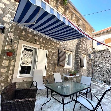 Apartment Njegos Пераст Екстер'єр фото