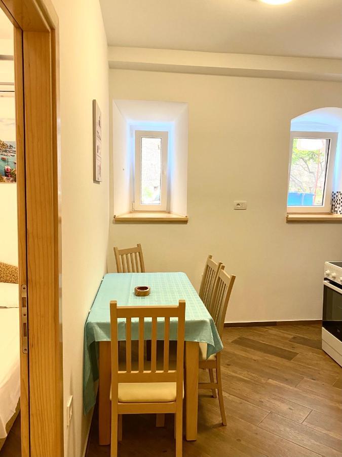 Apartment Njegos Пераст Екстер'єр фото
