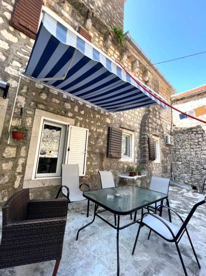 Apartment Njegos Пераст Екстер'єр фото