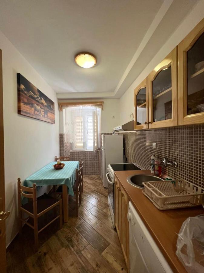 Apartment Njegos Пераст Екстер'єр фото